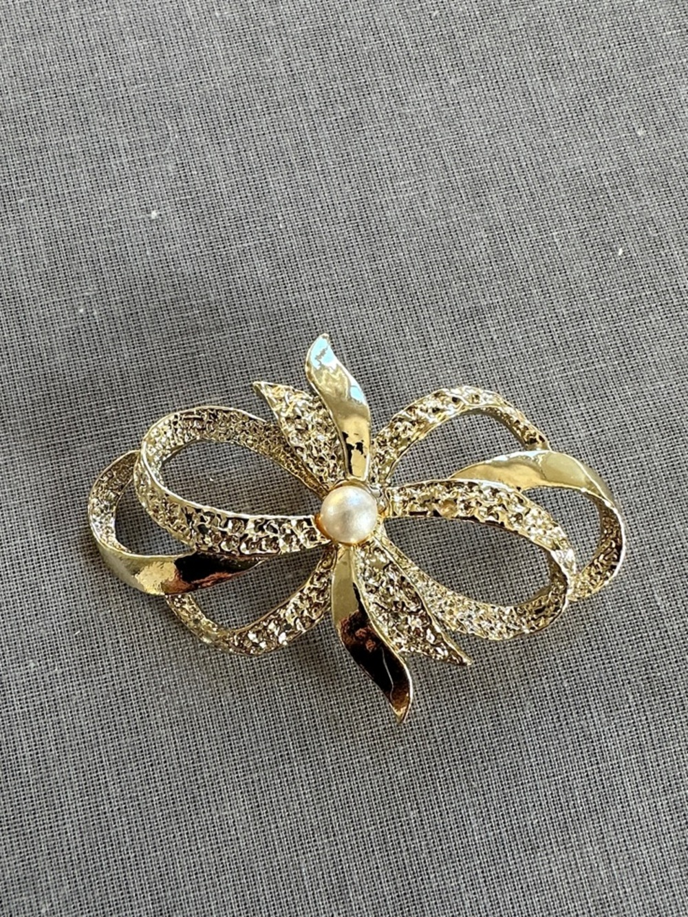 Elegant Gold Bow Brooch with Pearl Center - Women Jewelry